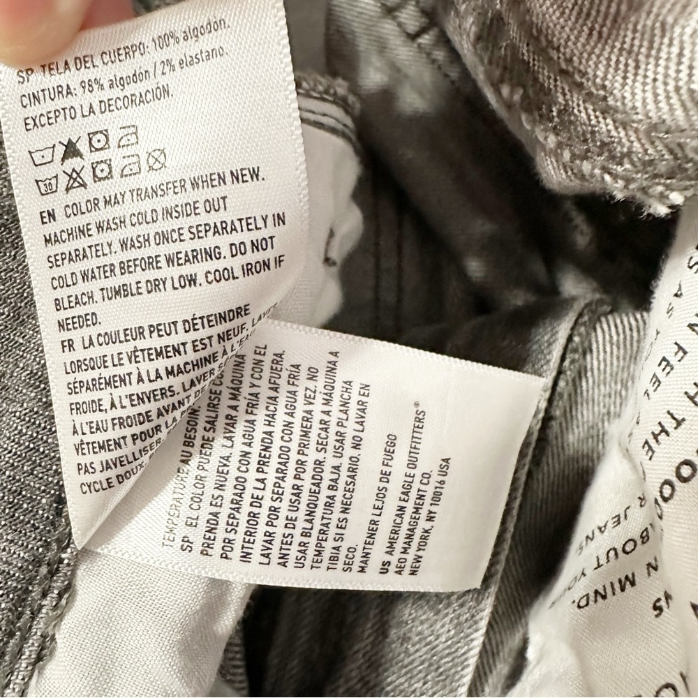 American Eagle Outfitters AEO Gray Distressed High Waist Mom Denim Jeans 8 Short - Picture 9 of 9